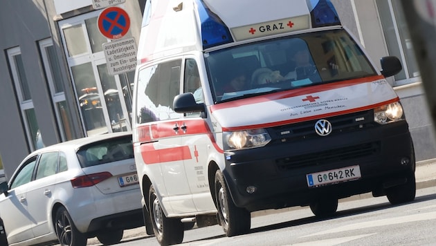 Die 26-Jährige wurde ins Spital gebracht (Symbolbild)