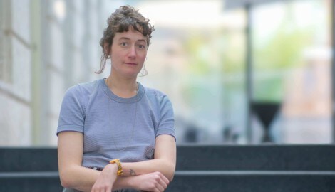 Die Wiener Regisseurin und Nestroy-Preisträgerin Sara Ostertag zählt zu den prägnanten Stimmen ...