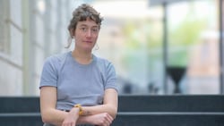 Die Wiener Regisseurin und Nestroy-Preisträgerin Sara Ostertag zählt zu den prägnanten Stimmen ...