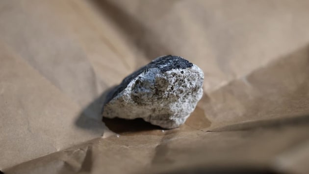 In Koblenz wurden nach einem Einschlag in ein Haus elf Meteoritenteile entdeckt.