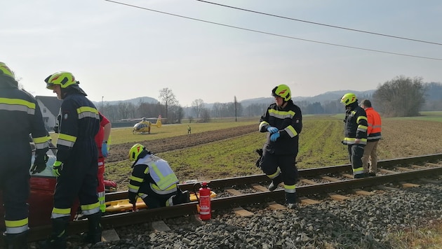 Der Pkw-Lenker wurde schwer verletzt.