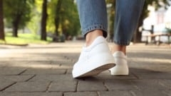 In der Mittagspause einen Spaziergang machen.