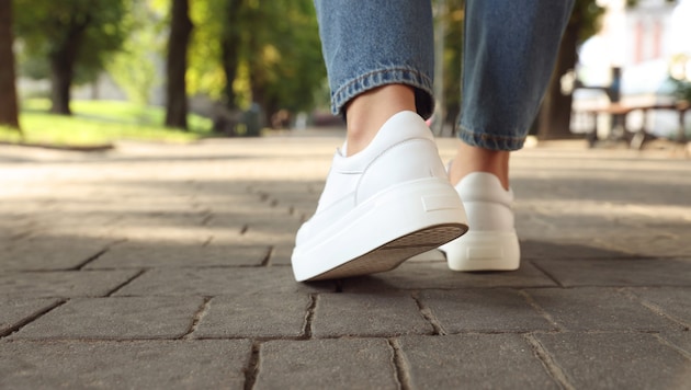 In der Mittagspause einen Spaziergang machen.