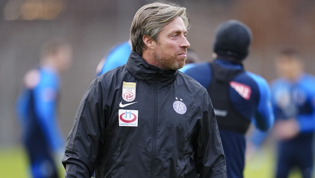 Michael Wimmer saß von Jänner 2023 bis Mai 2024 auf der Trainerbank der „Veilchen“. Danach ...