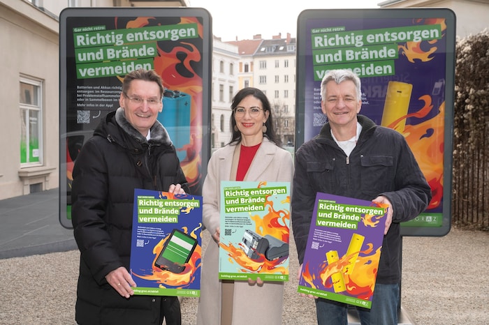 Gert Heigl und Alice Loidl von der Holding Graz mit Stadtrat Manfred Eber (v.l.) und den neuen ...
