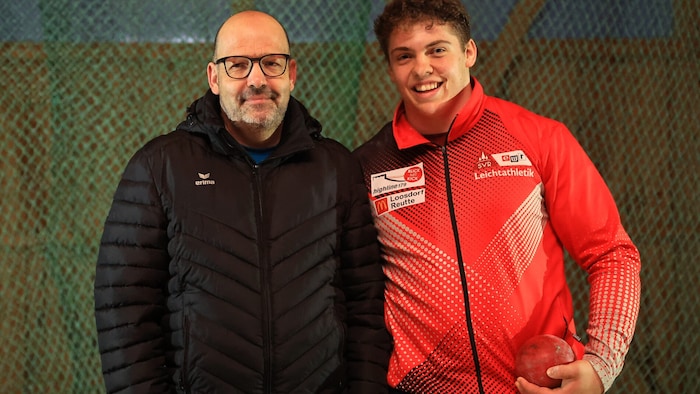 Papa Martin Jäger ist bei fast allen Trainings dabei und gleichzeitig sein größter Fan.