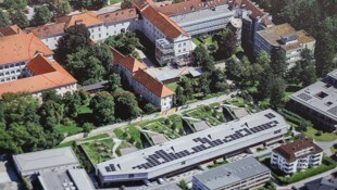 Das Foto zeigt, wo das neue Gebäude entstehen soll (roter Kreis). 