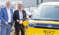 Strom tanken: EVN-TEchnikvorstand Stefan Stallinger und Peter Umundum von der Post.