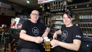 Prost aufs Jubiläum: Hausherr Adalbert Windisch und Teilhaberin Dominique Schilk. 