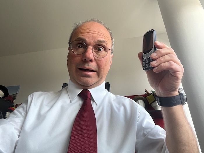 Die Zeitreise dahin, wo ein Mobiltelefon noch genügte, gelingt nur mit Abstrichen. Es gibt ...