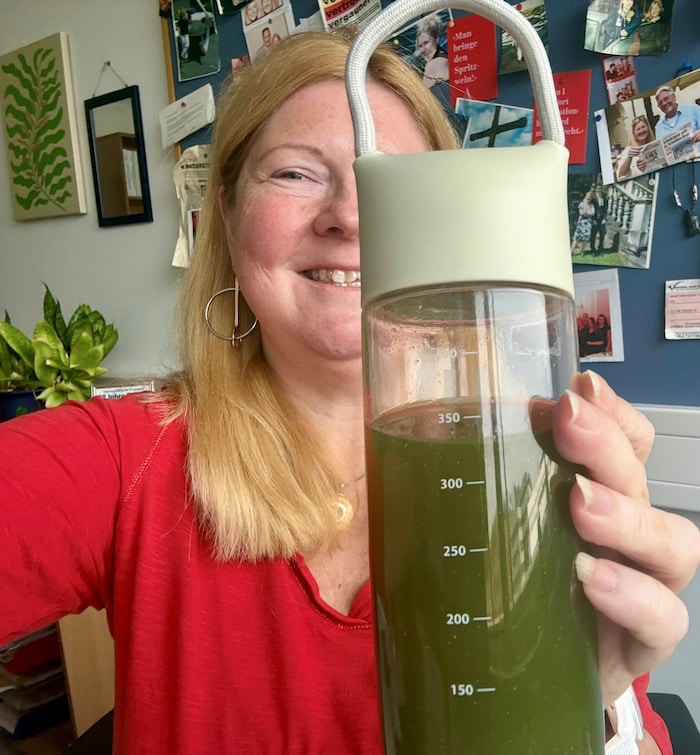 Abwechslung zum Wasser: Eine grüne Vitaminbombe. Schmeckt ganz gut und ist hoffentlich auch ...