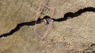 Der Erdriss im Val d‘Anniviers ist fast 250 Meter lang. 