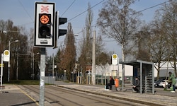 Auf der Haltestelle Rädlerweg kam es zu zwölf Fällen schwerer Sachbeschädigung mit einem hohen ...