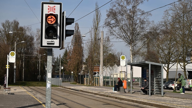 Auf der Haltestelle Rädlerweg kam es zu zwölf Fällen schwerer Sachbeschädigung mit einem hohen ...