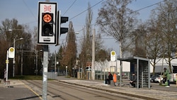 Auf der Haltestelle Rädlerweg kam es zu zwölf Fällen schwerer Sachbeschädigung mit einem hohen ...