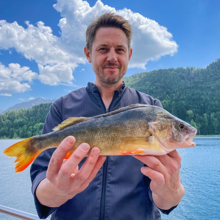 Hannes Müller bereitet auch den heimischen Fisch köstlich zu.