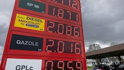 Der Krieg im Nahen Osten hat zu einem Anstieg der Ölpreise geführt, was sich negativ auf die ...