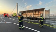 Die Berufsfeuerwehr Linz war mit Löscharbeiten beschäftigt.