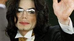 Eine Familie aus dem Umfeld von Michael Jackson erhob jetzt neue, schwere Vorwürfe gegen den ...