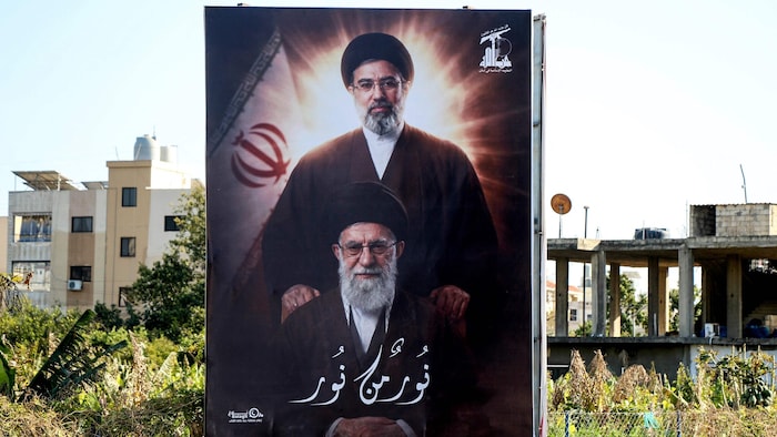 Mojtabas Vater ist im Iran weiter allgegenwärtig.