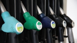 Ein Liter Diesel kostet inzwischen oft mehr als zwei Euro (Symbolbild).