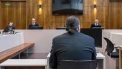 Der Angeklagte kam in erhebliche Erklärungsnot.