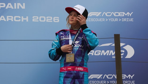 Anna Makolm fühlt sich am Podest sichtlich wohl.