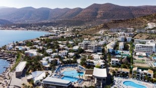 Die Insel Kreta (hier im Bild Hotelanlagen in Chersonisos) ist eines der wichtigsten ...