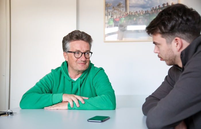 Norbert Bauer (li.) im Gespräch mit der „Krone“.