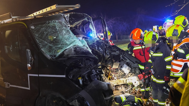 Das Fahrzeug wurde stark eingedrückt.