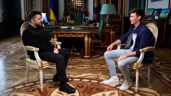 Selenskyj im Interview mit dem irischen YouTuber Caolan Robertson in Kiew