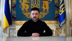 Der ukrainische Präsident Wolodymyr Selenskyj ist mit den USA in Kontakt, um „die Diplomatie neu ...