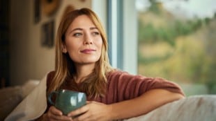 Ausreichend zu trinken, ist gegen Blasenentzündung essenziell.