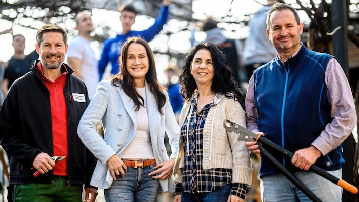 Johannes Friedberger (li.) und Bernhard Schmuckenschlager (re.) von der HBLA für Wein- und ...