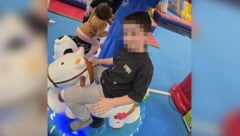 Nach einem plötzlichen Krampfanfall erfuhren die Eltern im Jänner 2025 von der ...