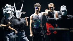 Cosmó holte sich mit seinem Song „Tanzschein“ in der ORF-Show „Vienna Calling“ das Ticket für ...