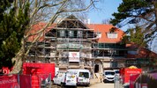 Das Jagdschloss Magdalenenhof wird für die Ankunft der Kinder vorbereitet. Die Arbeiten laufen ...