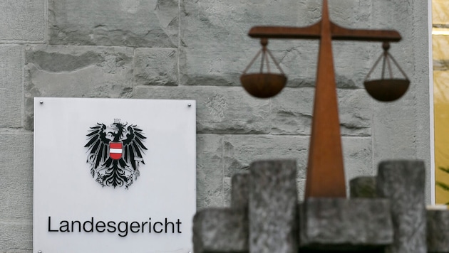 Am Landesgericht Feldkirch musste sich ein 17-jähriger Neonazi verantworten.