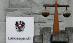 Eine 36-Jährige soll einen frührenen Mitglied der „Hells Angels“ Haftvorteile verschafft haben ...