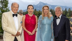 Ein Foto aus besseren Tagen: Alfredo Reyes mit Festspielpräsidentin Kristina Hammer, Verlegerin ...