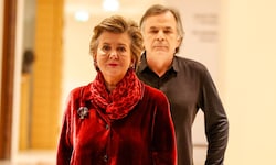 Rabl-Stadler stellt sich vor Hinterhäuser