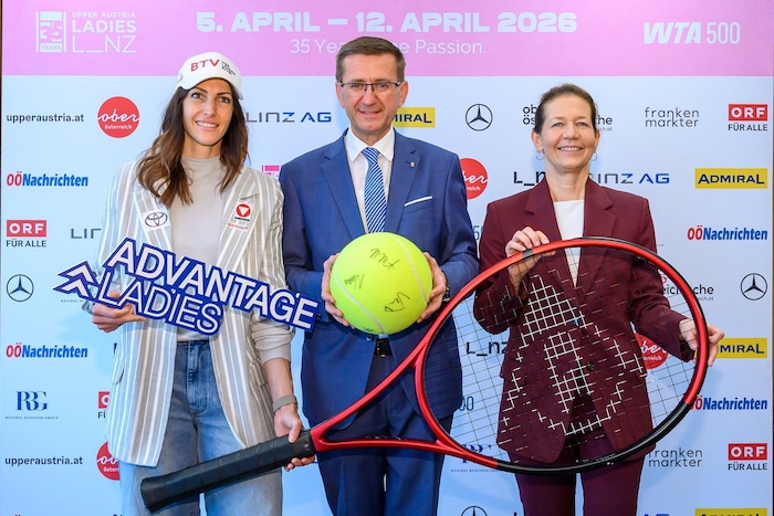Olympiasiegerin Janine Flock, Landesrat Markus Achleitner und Turnierchefin Sandra Reichel