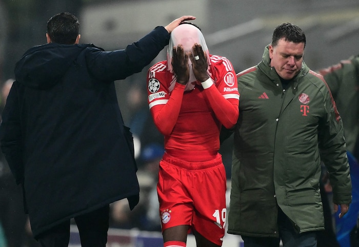 Alphonso Davies wurde unter Tränen ausgewechselt.