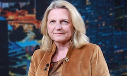 Nach dem Bruch der Regierung wegen der Ibiza-Affäre fiel Kneissl bei der FPÖ in Ungnade, weil ...