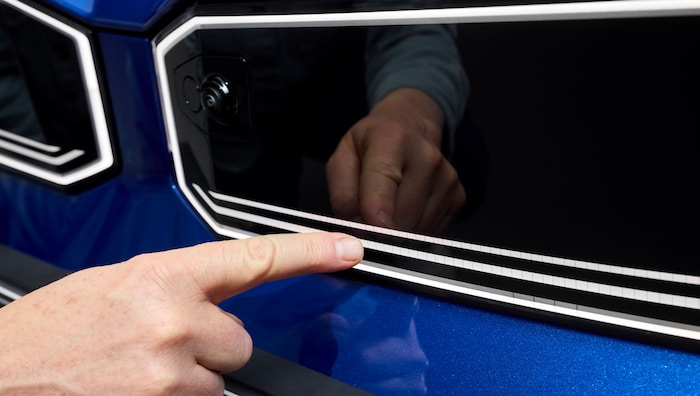 Fun Fact: Wenn man genau hinsieht, erkennt man, dass die Linien auf der linken Seite gestrichelt ...