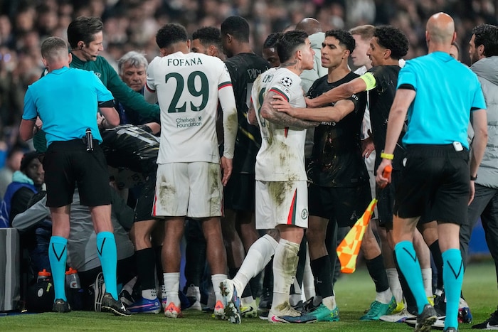 Erst kam es zur Rudelbildung ...