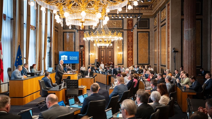 Die Reihen waren bis auf den letzten Platz gefüllt.