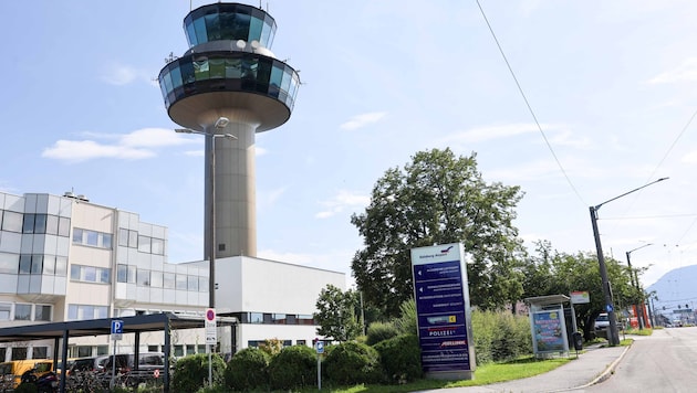 Vor dem Gelände des Salzburger Flughafens wurden rund 30 Bäume und Sträucher widerrechtlich ...