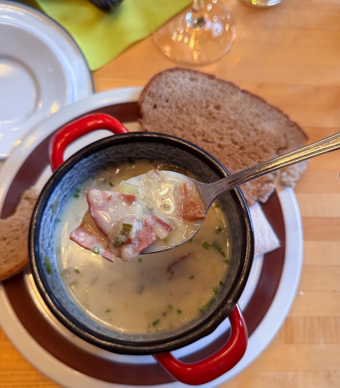 Die Josefisuppe wird nach Geheimrezept gekocht.