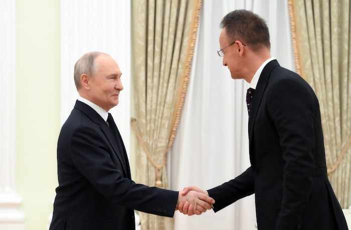 Ungarn ist mit Russland weiterhin freundschaftlich verbunden. Außenminister Szijjártó traf im ...